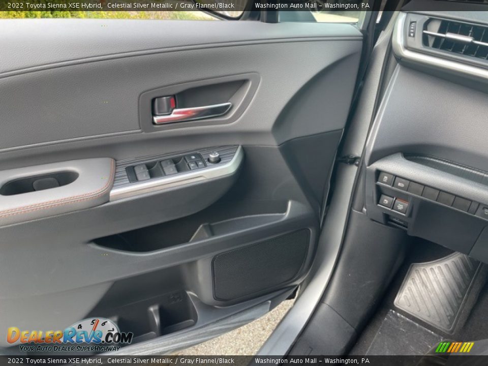 2022 Toyota Sienna XSE Hybrid Celestial Silver Metallic / Gray Flannel/Black Photo #20