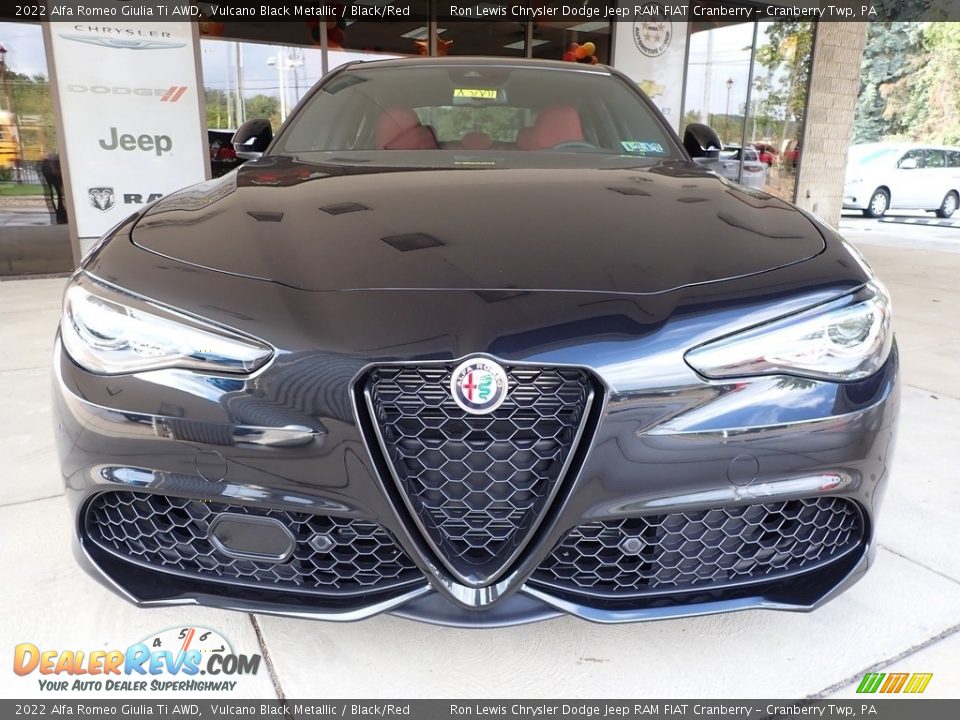 2022 Alfa Romeo Giulia Ti AWD Vulcano Black Metallic / Black/Red Photo #2