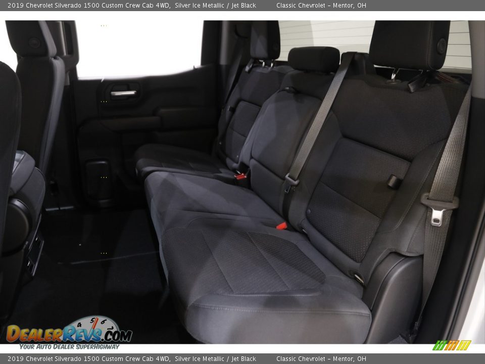 2019 Chevrolet Silverado 1500 Custom Crew Cab 4WD Silver Ice Metallic / Jet Black Photo #18