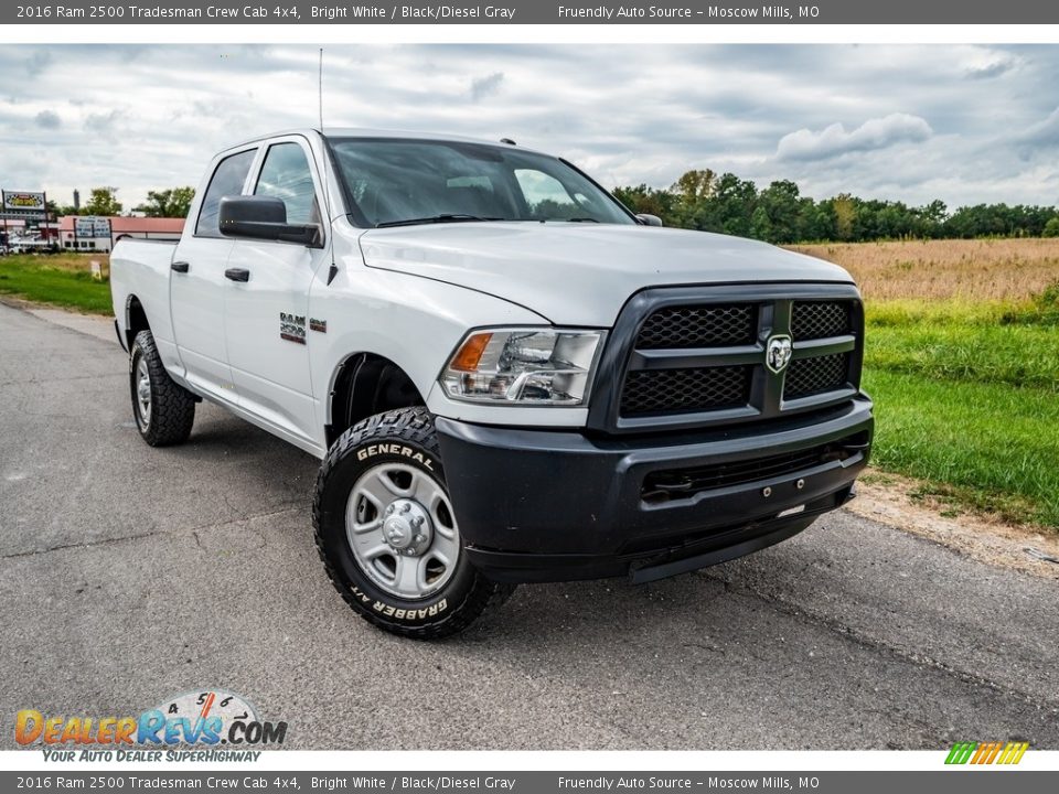 Front 3/4 View of 2016 Ram 2500 Tradesman Crew Cab 4x4 Photo #1