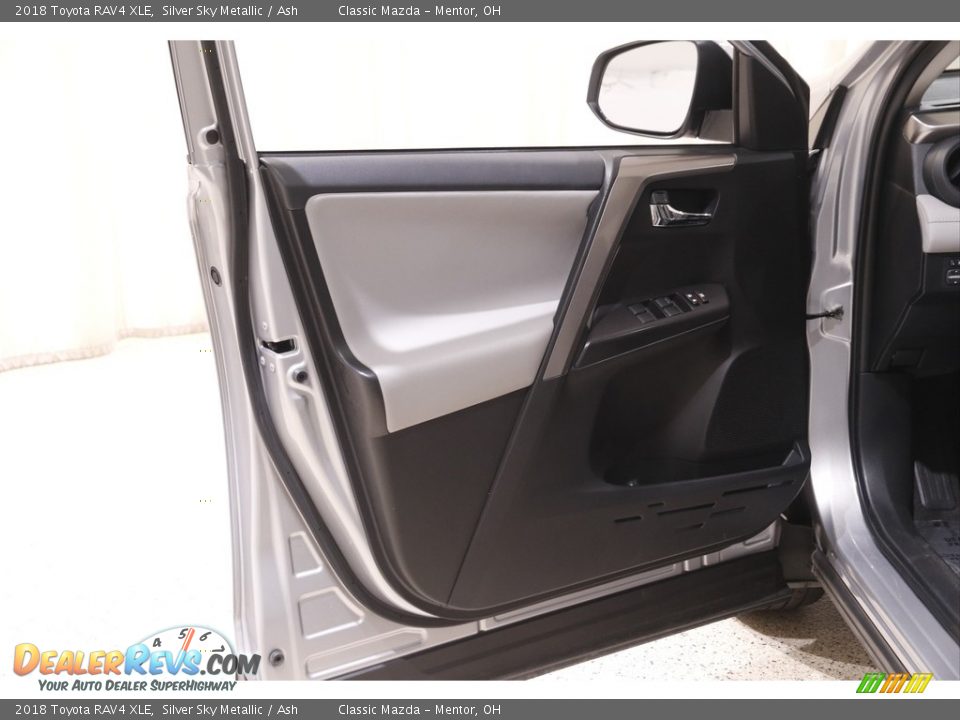2018 Toyota RAV4 XLE Silver Sky Metallic / Ash Photo #4