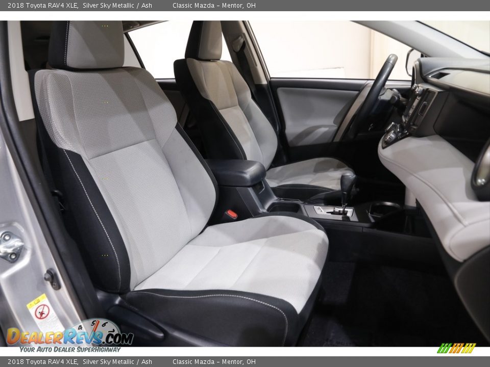 2018 Toyota RAV4 XLE Silver Sky Metallic / Ash Photo #14