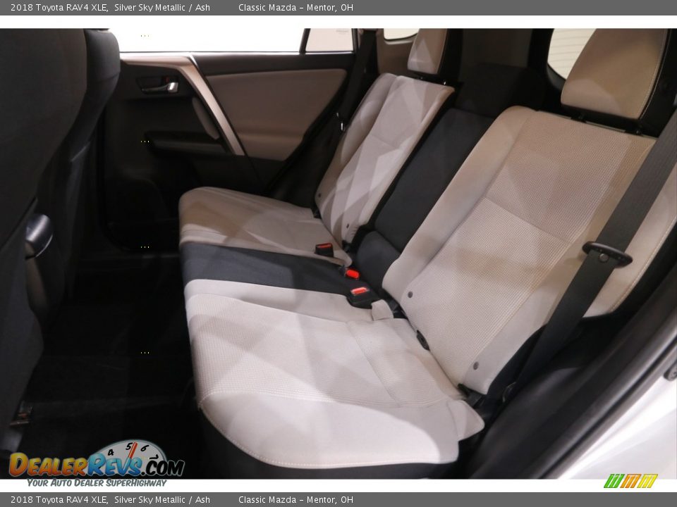 2018 Toyota RAV4 XLE Silver Sky Metallic / Ash Photo #16