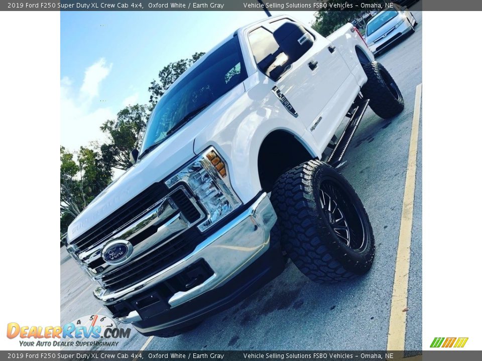 2019 Ford F250 Super Duty XL Crew Cab 4x4 Oxford White / Earth Gray Photo #9