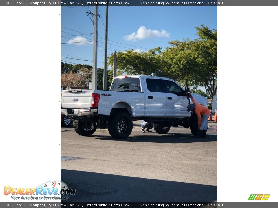 2019 Ford F250 Super Duty XL Crew Cab 4x4 Oxford White / Earth Gray Photo #12