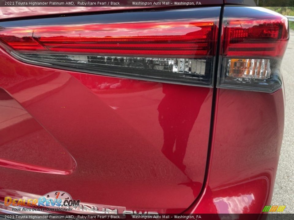 2021 Toyota Highlander Platinum AWD Ruby Flare Pearl / Black Photo #31