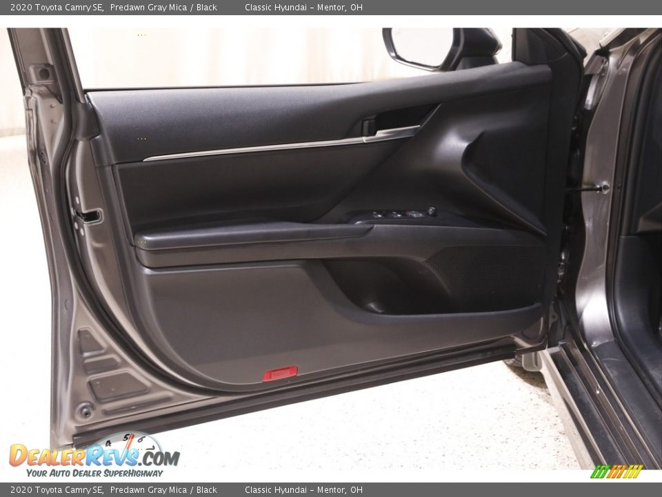 2020 Toyota Camry SE Predawn Gray Mica / Black Photo #4