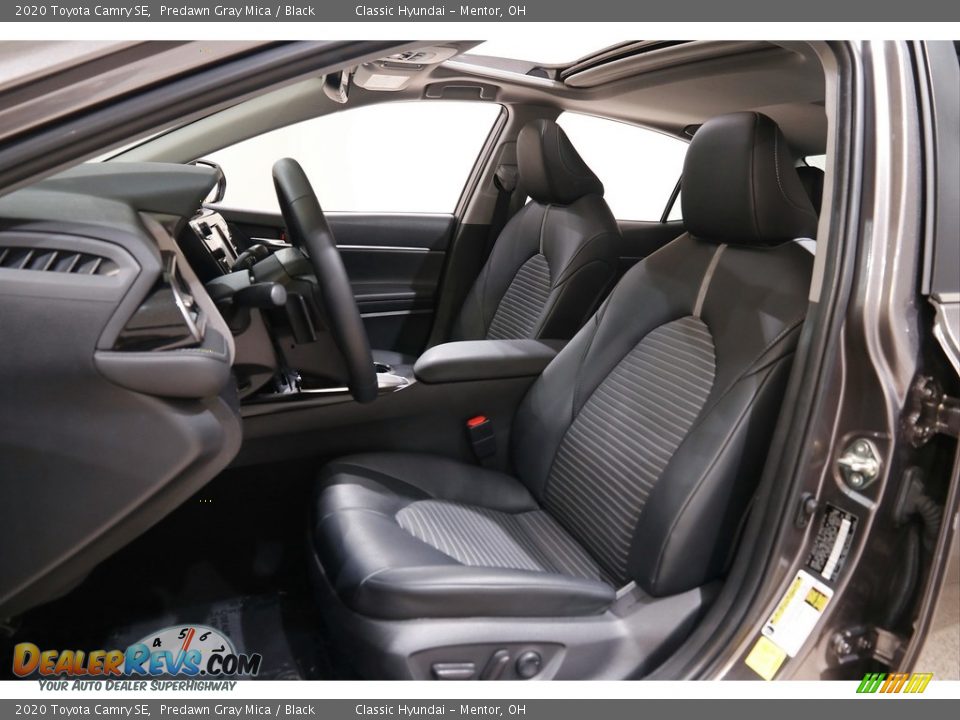 2020 Toyota Camry SE Predawn Gray Mica / Black Photo #5