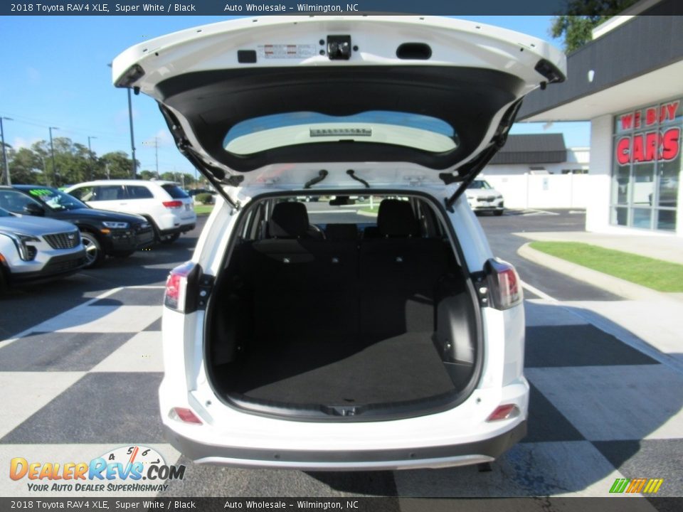 2018 Toyota RAV4 XLE Super White / Black Photo #5