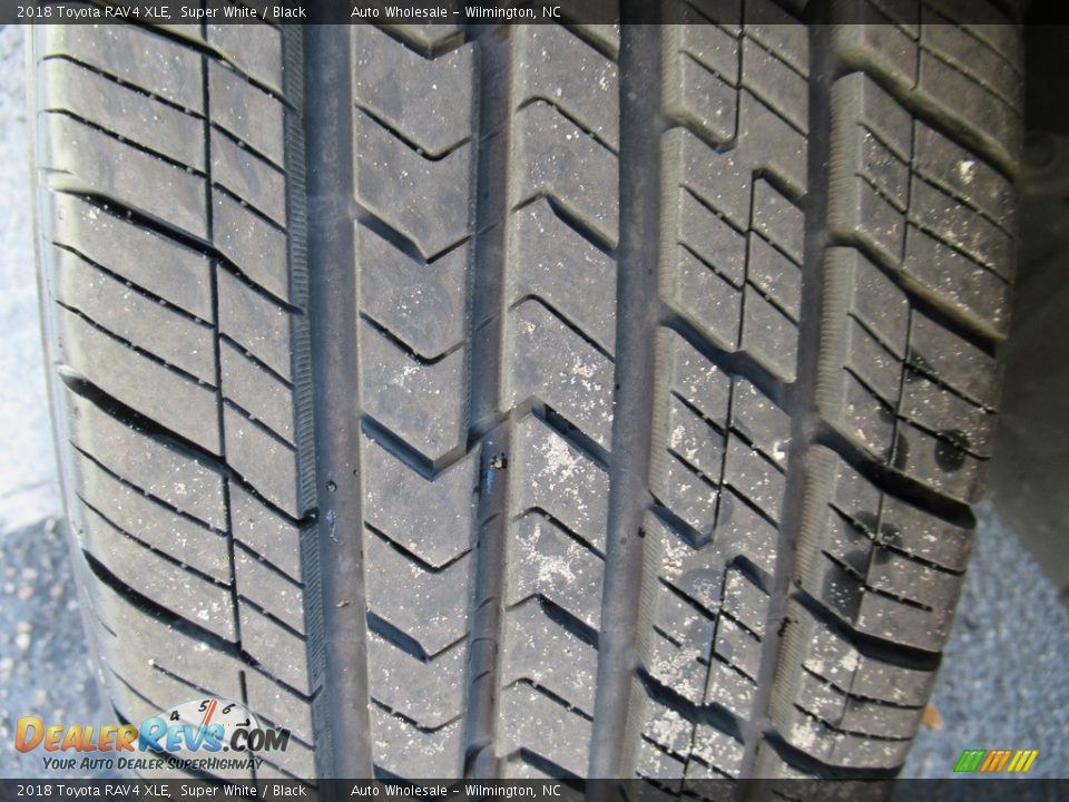 2018 Toyota RAV4 XLE Super White / Black Photo #10