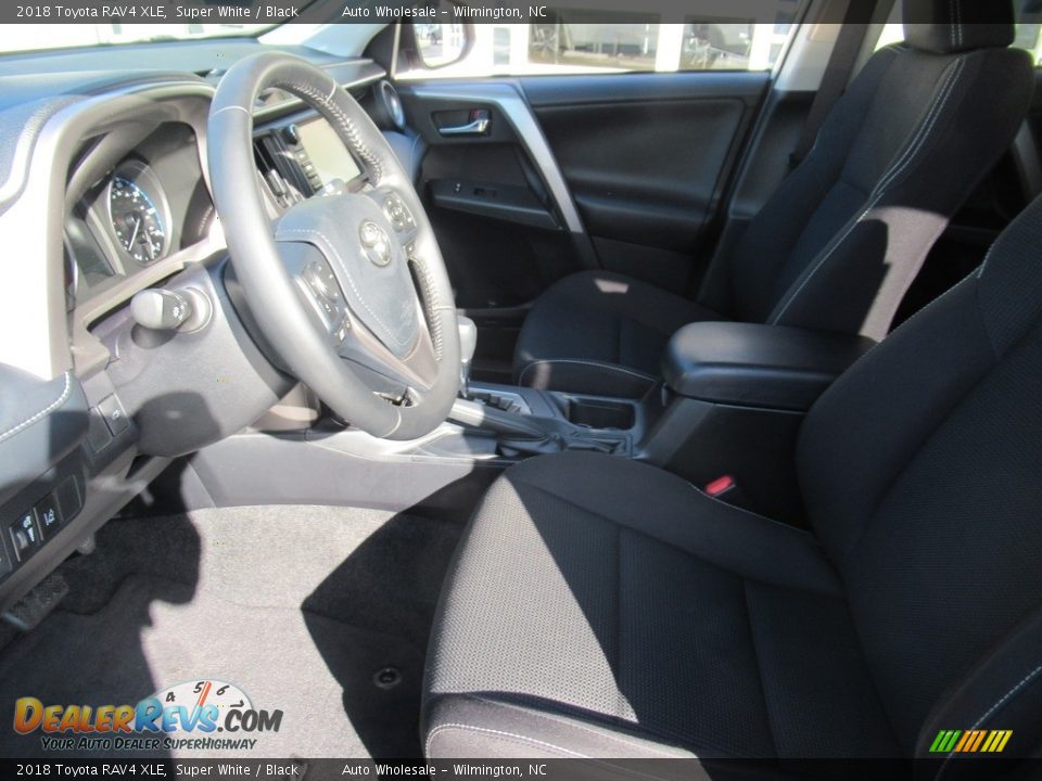 2018 Toyota RAV4 XLE Super White / Black Photo #11
