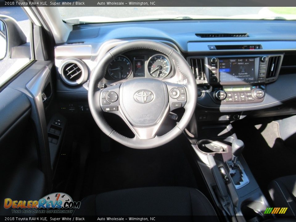 2018 Toyota RAV4 XLE Super White / Black Photo #16