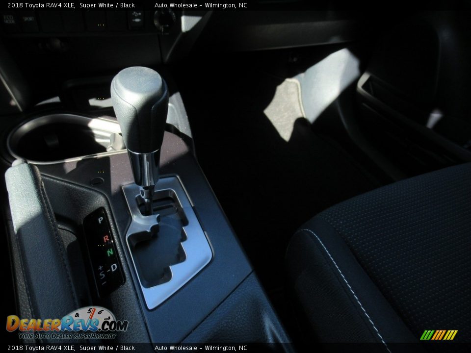 2018 Toyota RAV4 XLE Super White / Black Photo #20