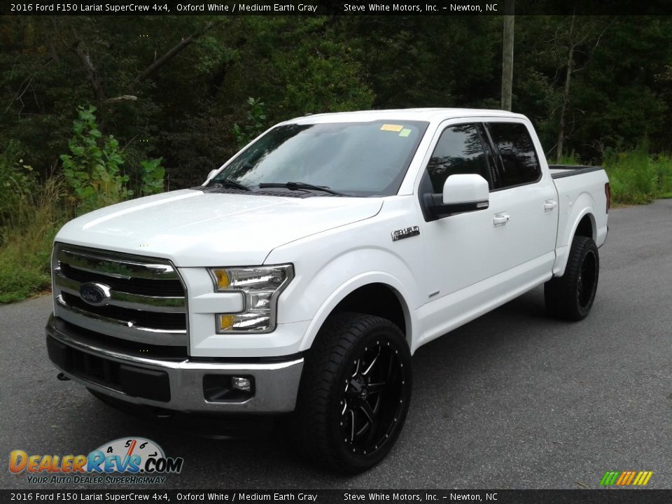 2016 Ford F150 Lariat SuperCrew 4x4 Oxford White / Medium Earth Gray Photo #3