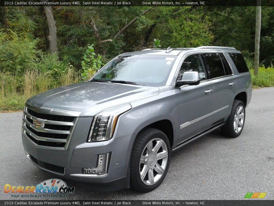 Front 3/4 View of 2019 Cadillac Escalade Premium Luxury 4WD Photo #2