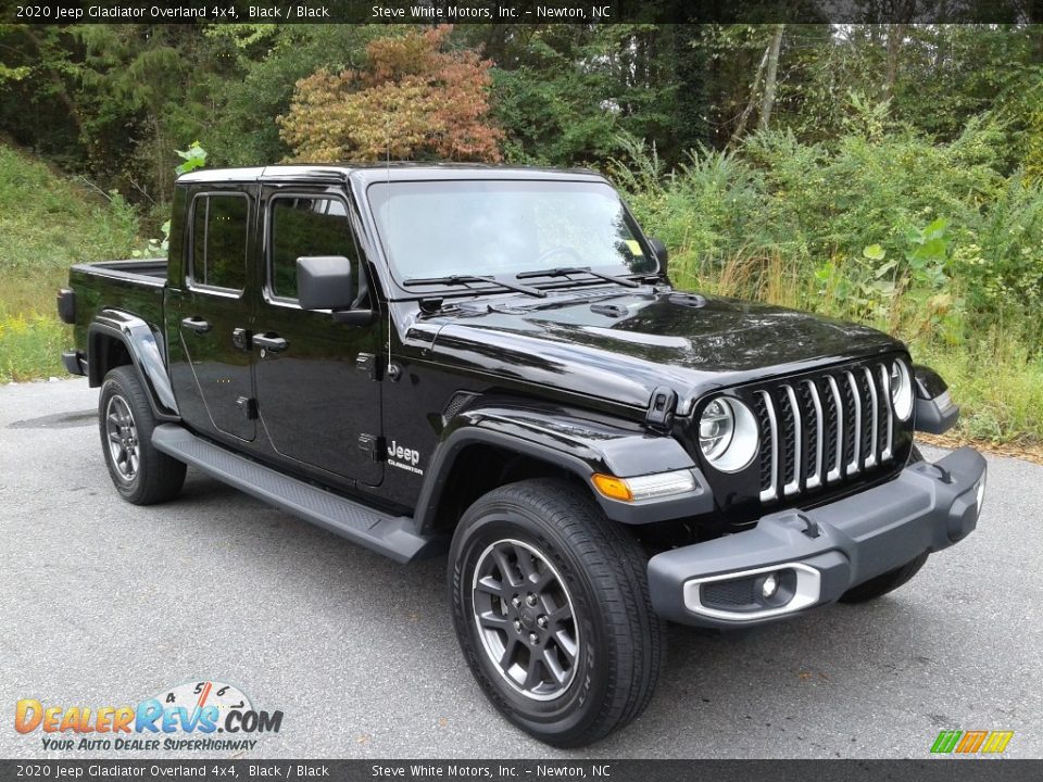 Front 3/4 View of 2020 Jeep Gladiator Overland 4x4 Photo #5