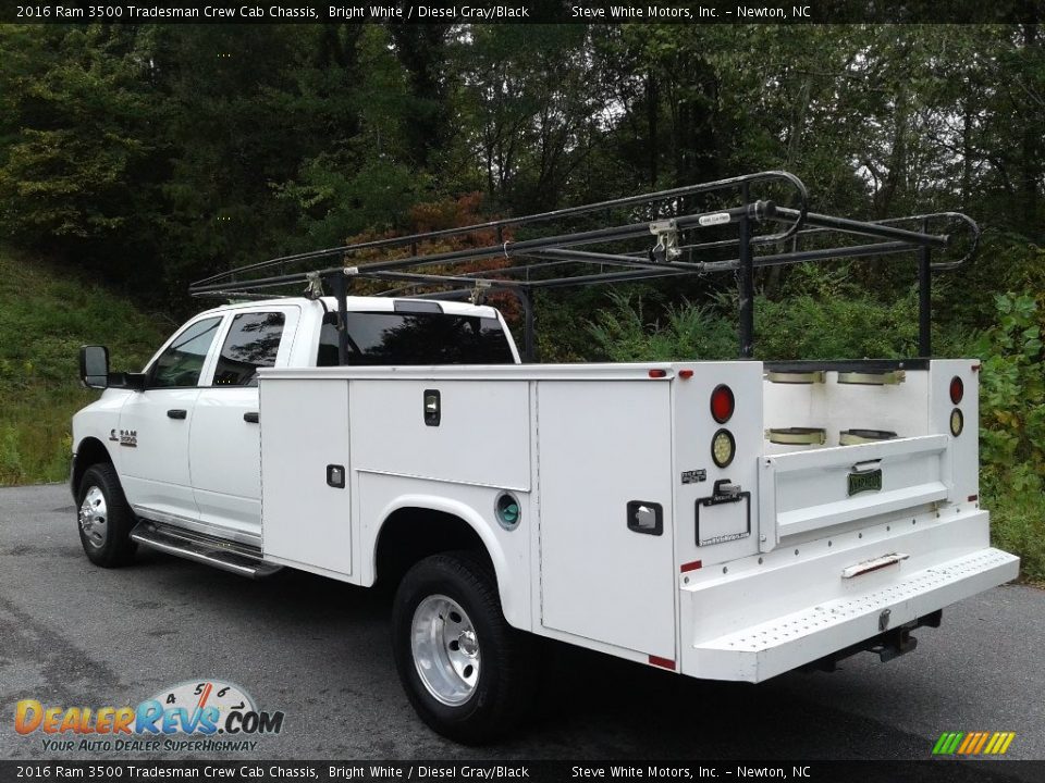 2016 Ram 3500 Tradesman Crew Cab Chassis Bright White / Diesel Gray/Black Photo #18