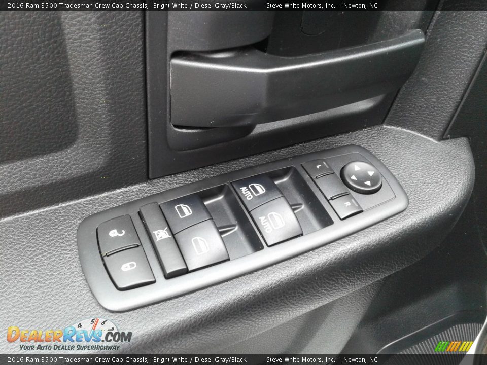 Door Panel of 2016 Ram 3500 Tradesman Crew Cab Chassis Photo #26