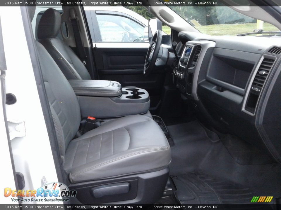 Front Seat of 2016 Ram 3500 Tradesman Crew Cab Chassis Photo #30