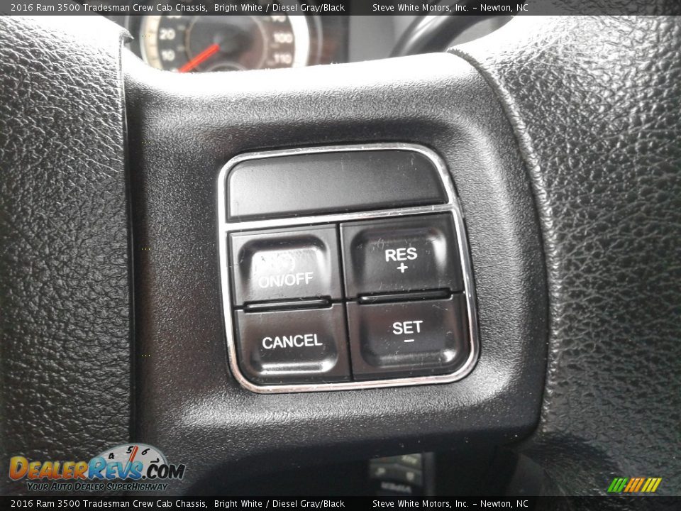 2016 Ram 3500 Tradesman Crew Cab Chassis Steering Wheel Photo #33