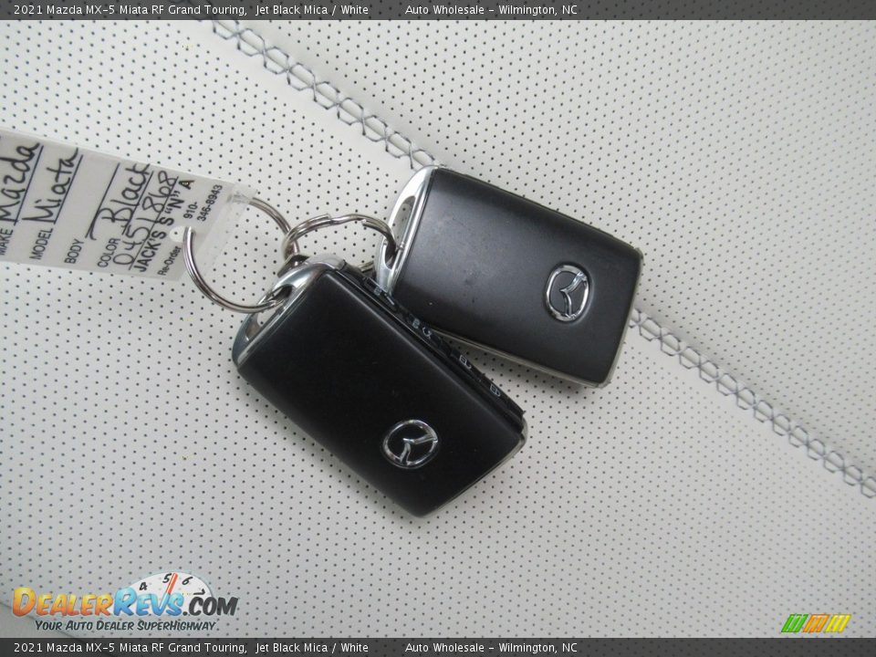 Keys of 2021 Mazda MX-5 Miata RF Grand Touring Photo #20
