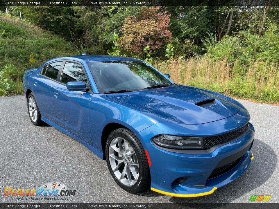 Front 3/4 View of 2021 Dodge Charger GT Photo #4