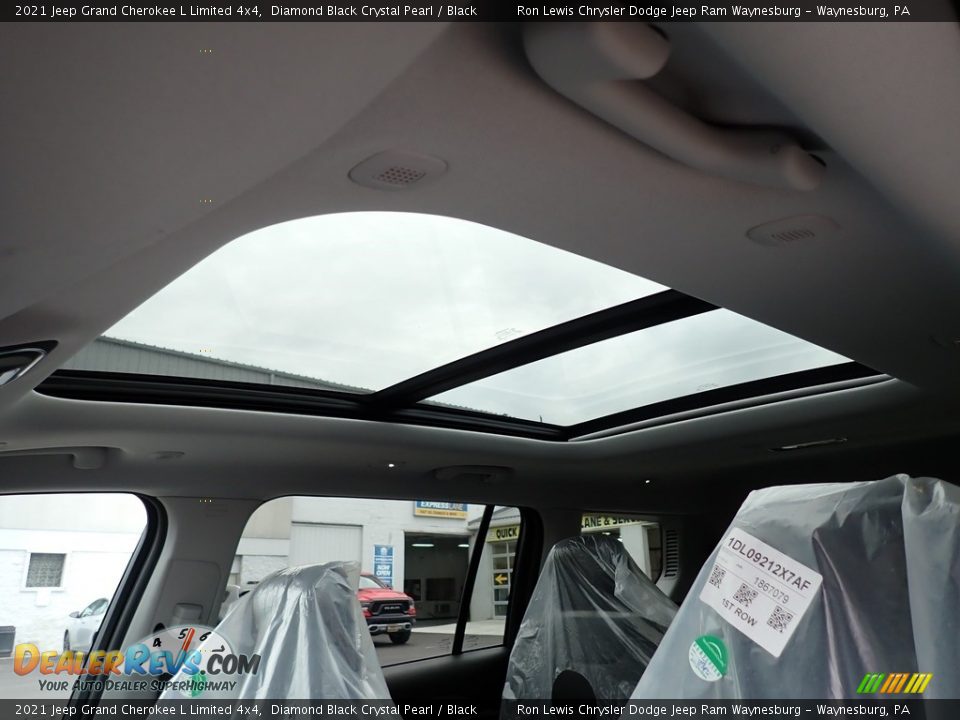 2021 Jeep Grand Cherokee L Limited 4x4 Diamond Black Crystal Pearl / Black Photo #17