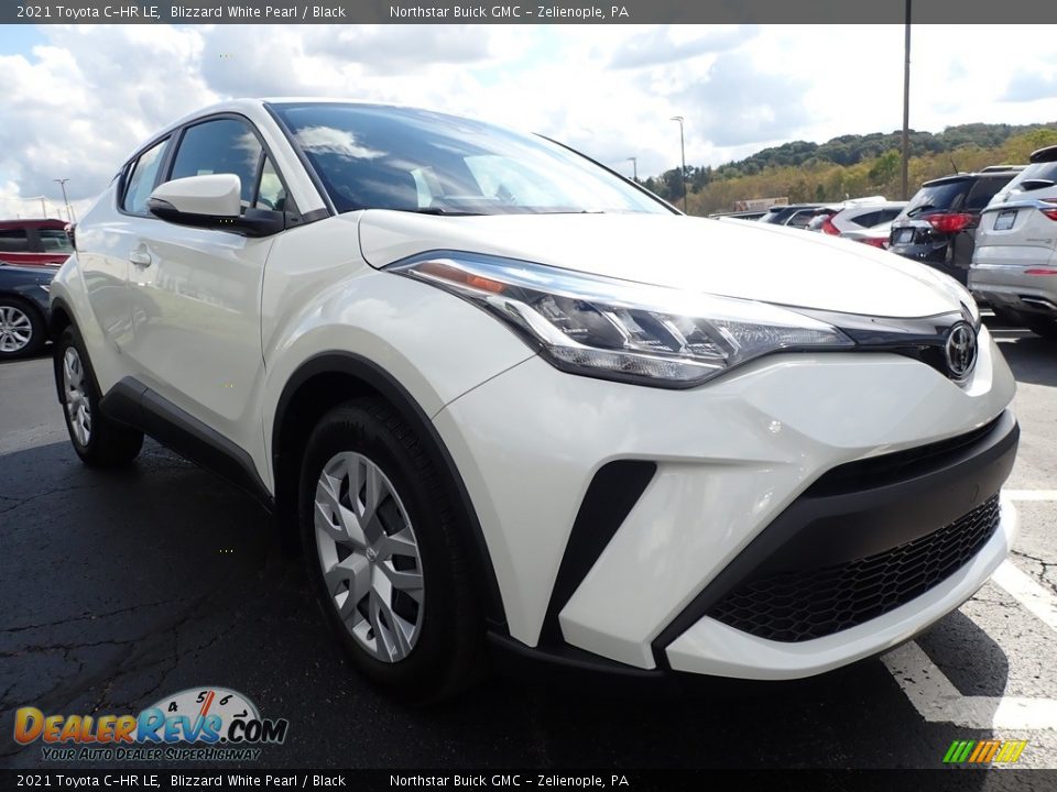 Front 3/4 View of 2021 Toyota C-HR LE Photo #4