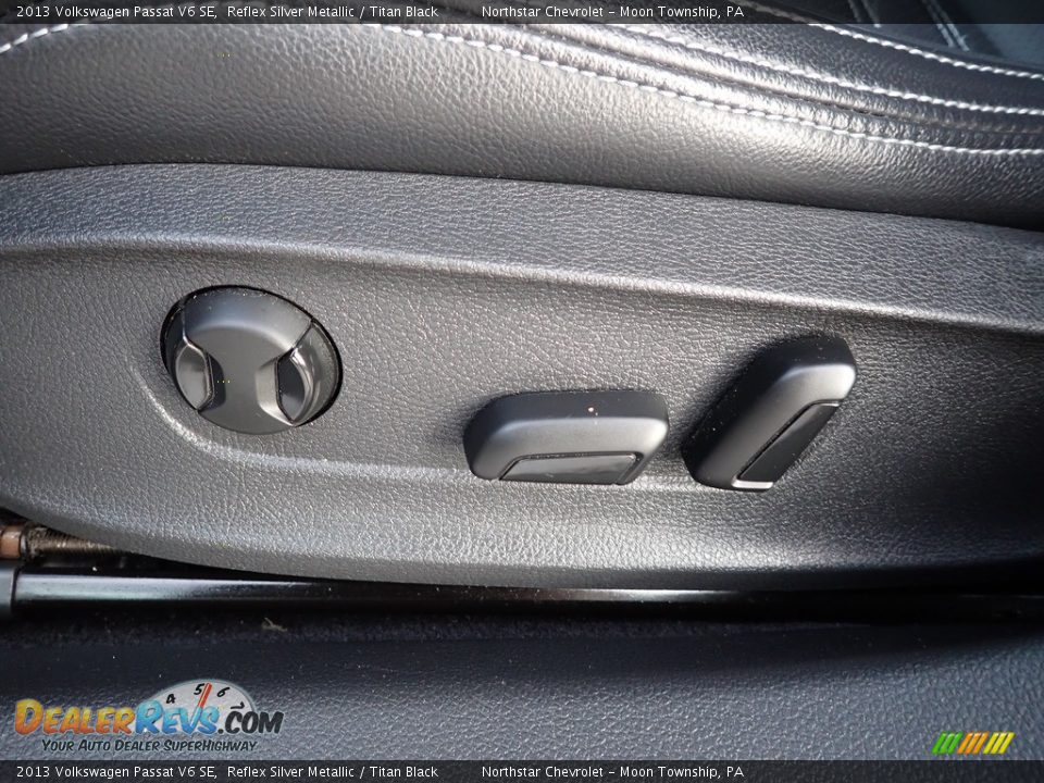 Front Seat of 2013 Volkswagen Passat V6 SE Photo #23