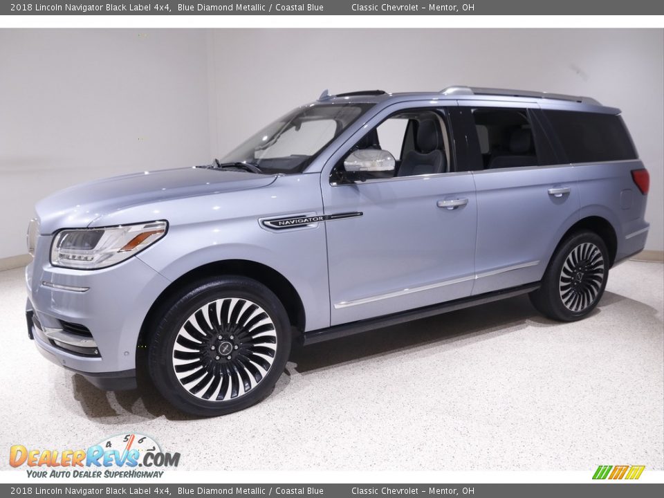 Front 3/4 View of 2018 Lincoln Navigator Black Label 4x4 Photo #3