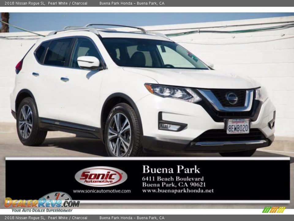 2018 Nissan Rogue SL Pearl White / Charcoal Photo #1