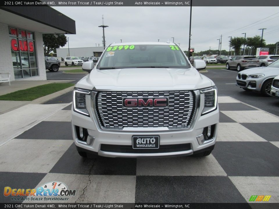 2021 GMC Yukon Denali 4WD White Frost Tricoat / Teak/­Light Shale Photo #2