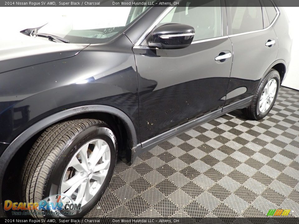 2014 Nissan Rogue SV AWD Super Black / Charcoal Photo #10