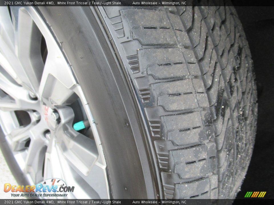 2021 GMC Yukon Denali 4WD White Frost Tricoat / Teak/­Light Shale Photo #8
