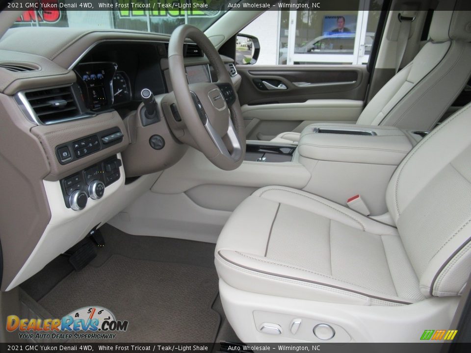2021 GMC Yukon Denali 4WD White Frost Tricoat / Teak/­Light Shale Photo #10