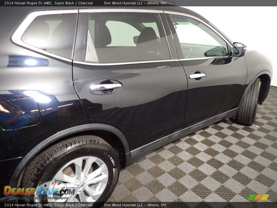 2014 Nissan Rogue SV AWD Super Black / Charcoal Photo #19