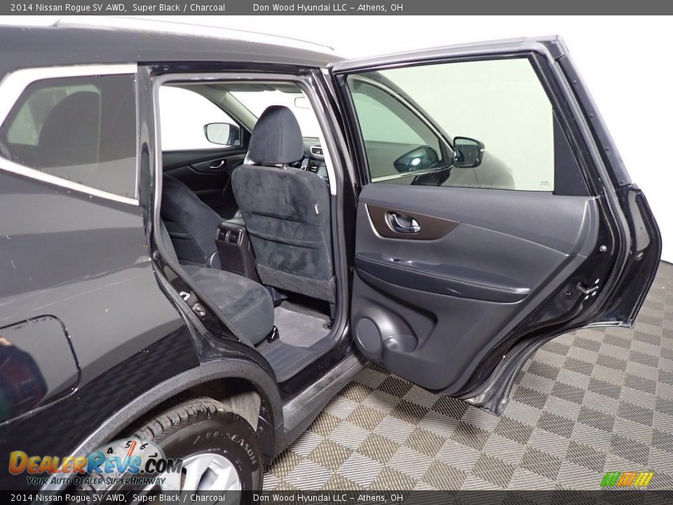 2014 Nissan Rogue SV AWD Super Black / Charcoal Photo #36