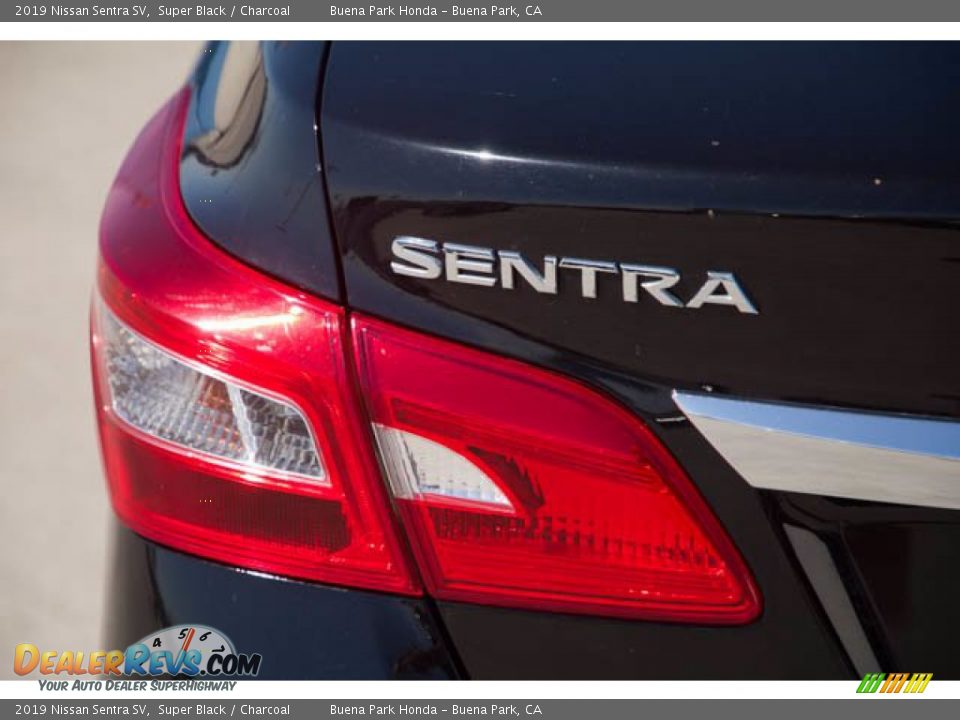 2019 Nissan Sentra SV Super Black / Charcoal Photo #12