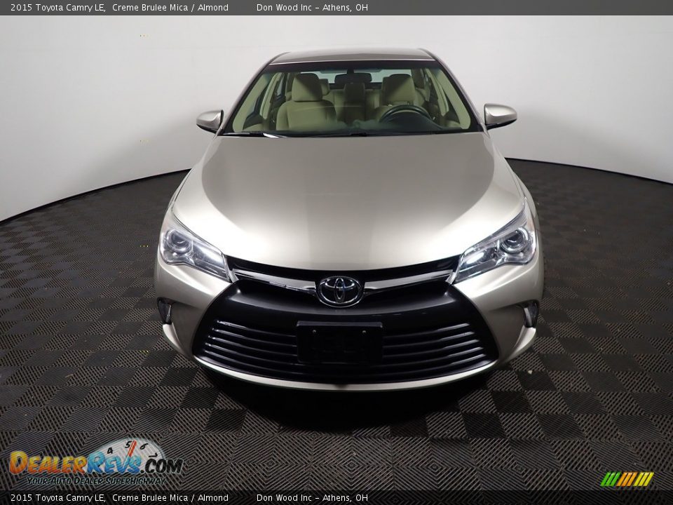 2015 Toyota Camry LE Creme Brulee Mica / Almond Photo #5