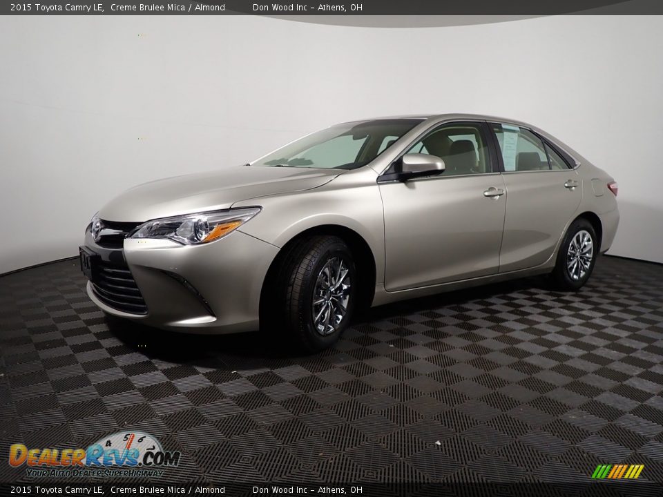 2015 Toyota Camry LE Creme Brulee Mica / Almond Photo #8