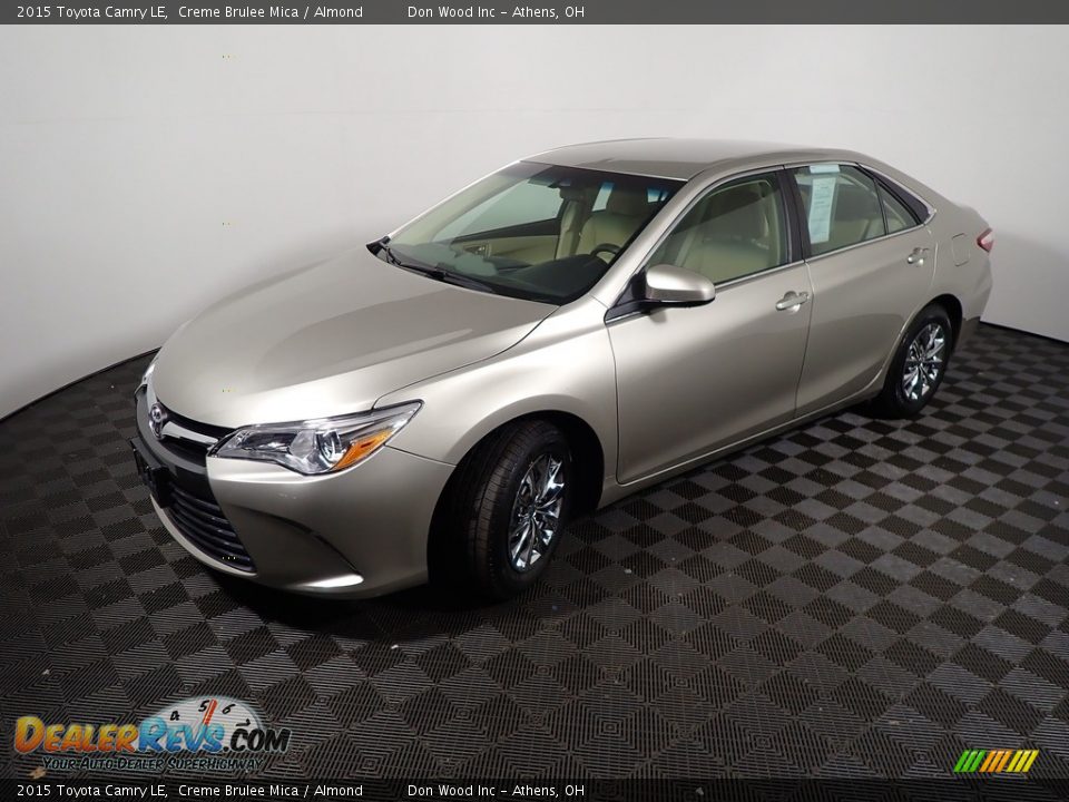 2015 Toyota Camry LE Creme Brulee Mica / Almond Photo #9