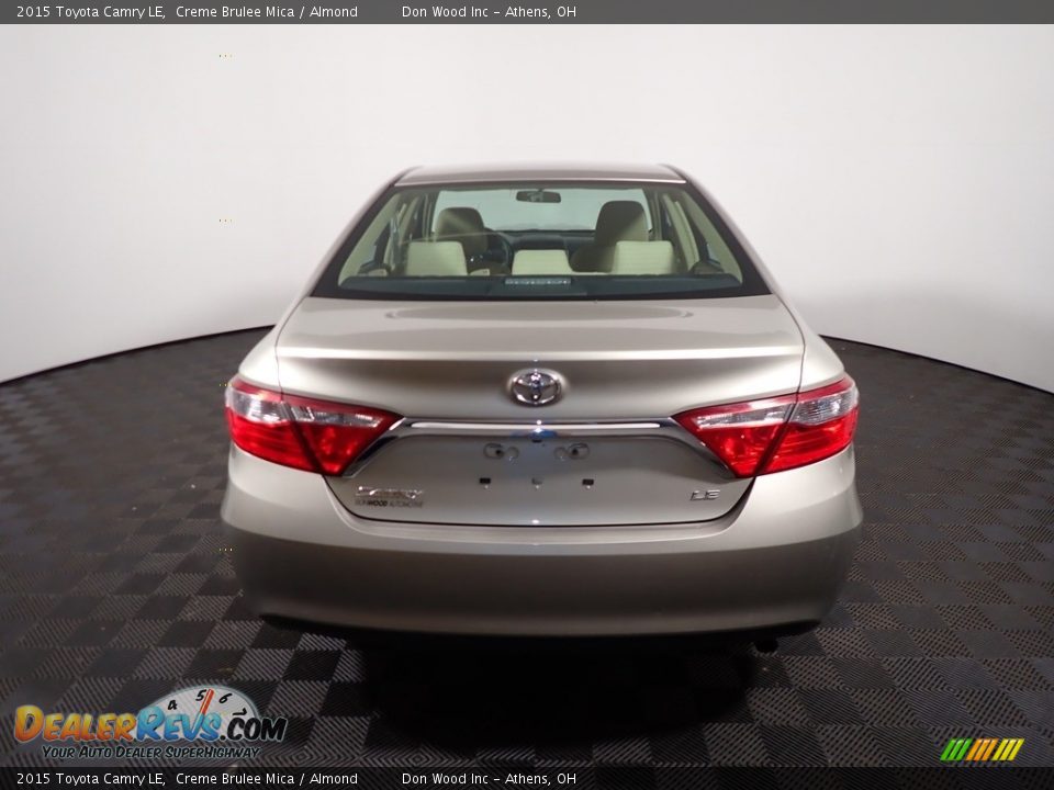 2015 Toyota Camry LE Creme Brulee Mica / Almond Photo #13