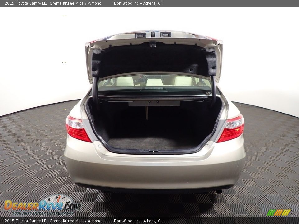 2015 Toyota Camry LE Creme Brulee Mica / Almond Photo #14