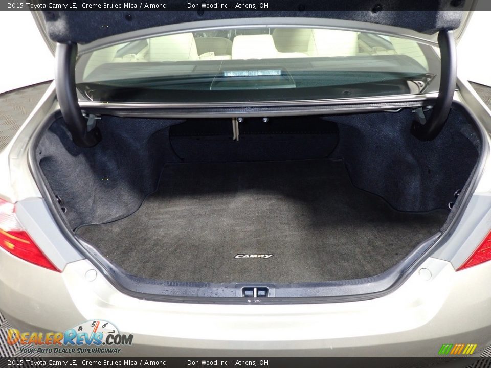 2015 Toyota Camry LE Creme Brulee Mica / Almond Photo #15