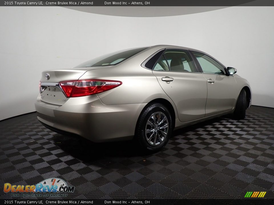 2015 Toyota Camry LE Creme Brulee Mica / Almond Photo #16