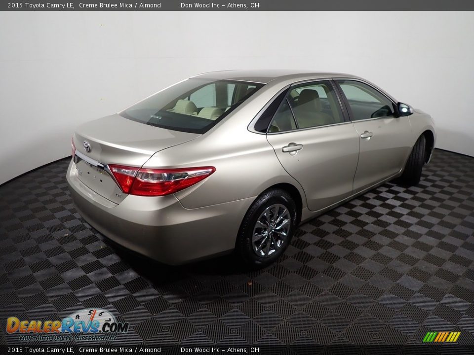 2015 Toyota Camry LE Creme Brulee Mica / Almond Photo #17