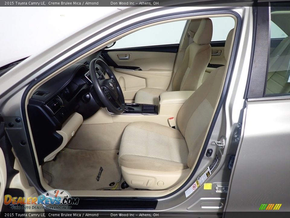 2015 Toyota Camry LE Creme Brulee Mica / Almond Photo #22