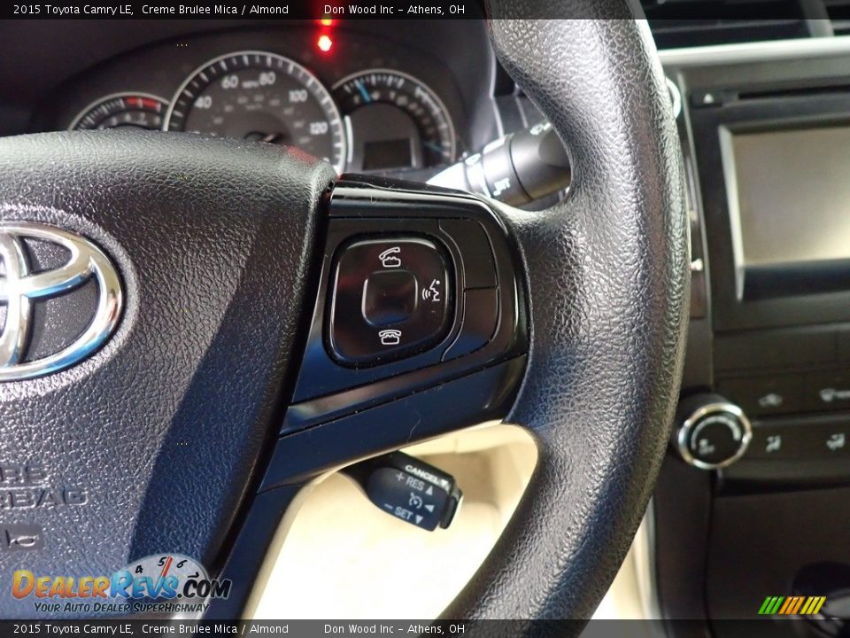 2015 Toyota Camry LE Creme Brulee Mica / Almond Photo #30