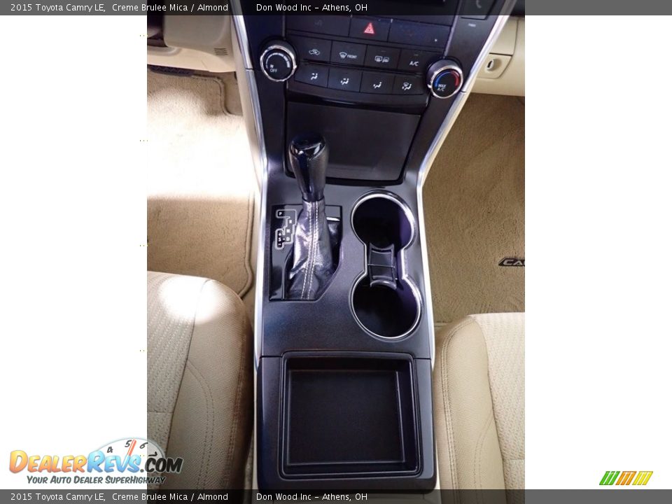 2015 Toyota Camry LE Creme Brulee Mica / Almond Photo #32
