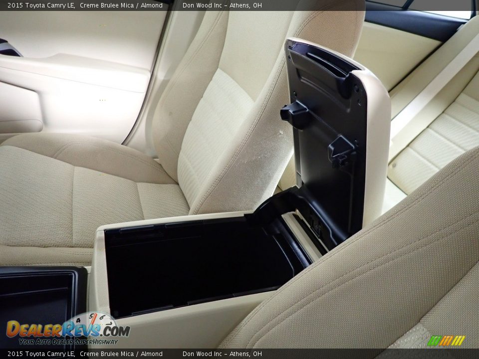 2015 Toyota Camry LE Creme Brulee Mica / Almond Photo #33
